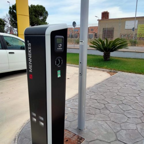 Colonnina AMEDIO con 2 punti di ricarica da 22 kW in Via Manfredonia a Foggia